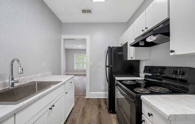 7707 N. Huntley Ave