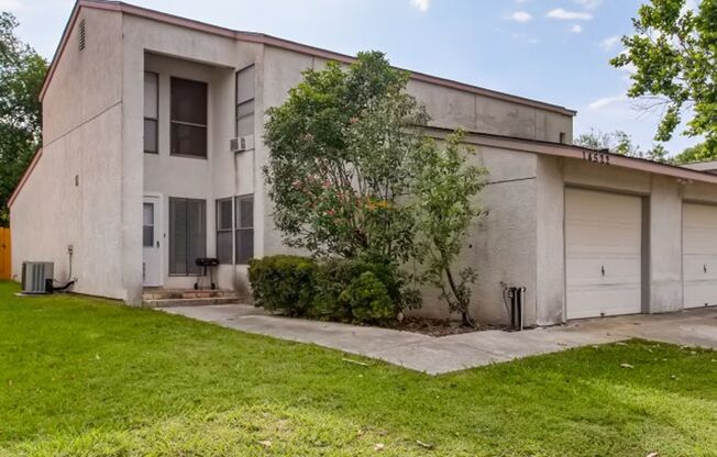 3BR/2 Bath duplex in San Antonio