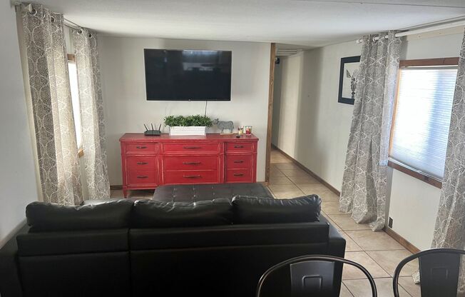 2 beds, 1 bath, $1,218