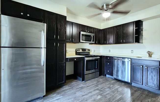 1 bed, 1 bath, 350 sqft, $1,050, Unit 204