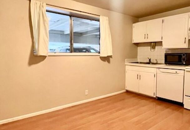 2 Bedroom/1 Bathroom Condo in Murray