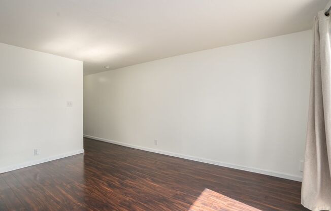 1 bed, 1 bath, $1,900, Unit F