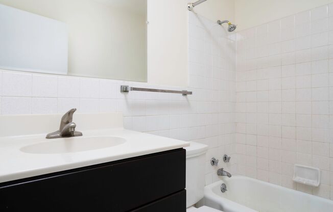 2 beds, 1 bath, 900 sqft, $1,325, Unit 301