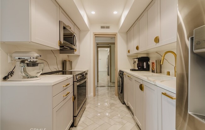 1 bed, 2 baths, 912 sqft, $3,600, Unit 1008