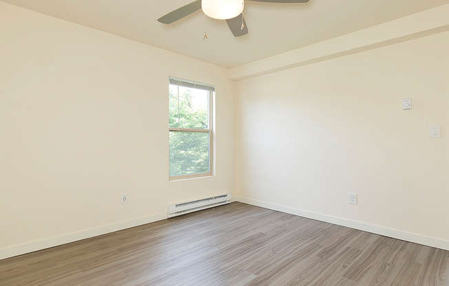 1 bed, 1 bath, 435 sqft, $2,088, Unit 301