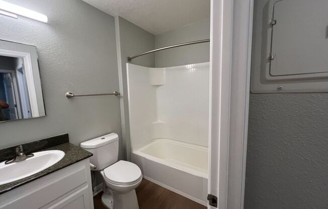 2 beds, 1.5 baths, 900 sqft, $2,925, Unit E10