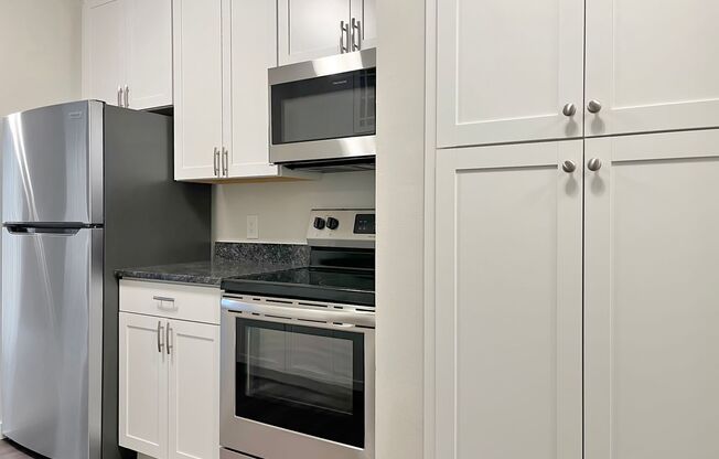 3 beds, 2 baths, 1,200 sqft, $2,195, Unit 14260E -R