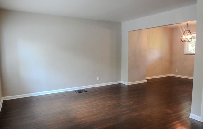 Beautiful 2BR condo located in Clintonville with hardwood floors, W/D hookups &unfinished basement.