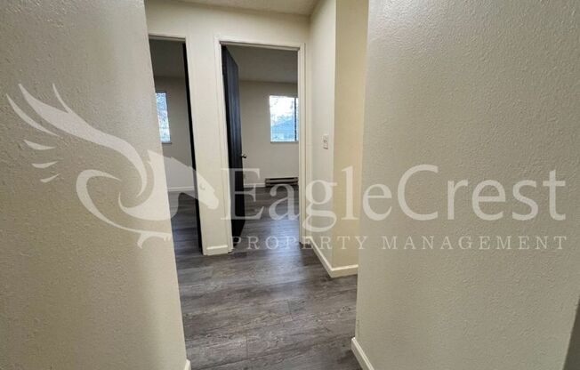 2 beds, 1 bath, $1,050, Unit 1027H