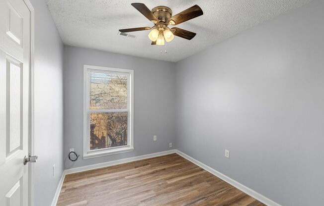 2 beds, 1 bath, 775 sqft, $975, Unit 617 B10