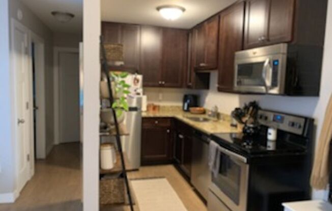 1 bed, 1 bath, $1,085, Unit 103