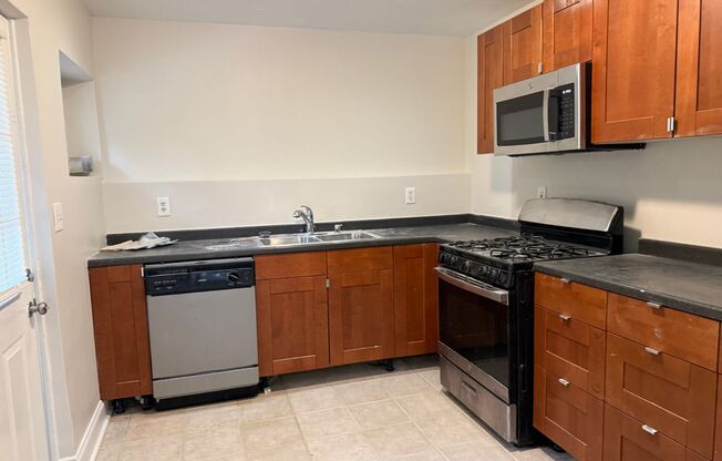 2212 Adams/2045 LaDawn