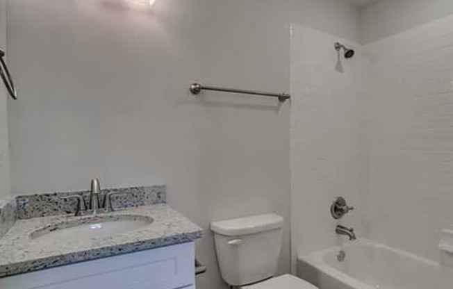 1 bed, 1 bath, $1,100, Unit Unit 3