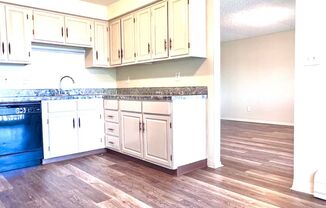 2 beds, 1 bath, 830 sqft, $1,625, Unit Simms #9