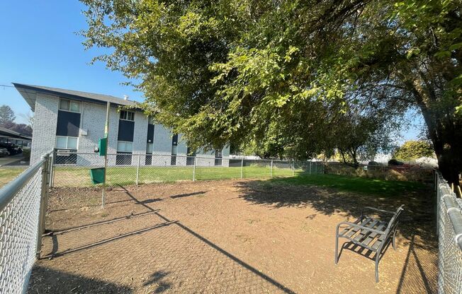 2 beds, 1 bath, 760 sqft, $1,100, Unit 31