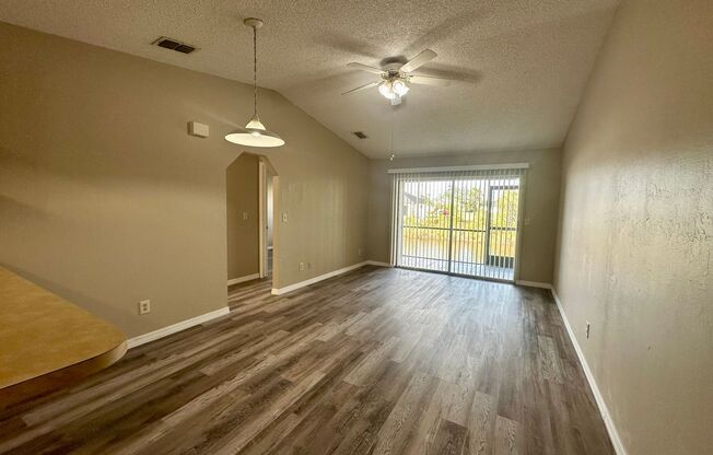 2 beds, 1 bath, 882 sqft, $1,625, Unit 829 Gleason Pkwy #2