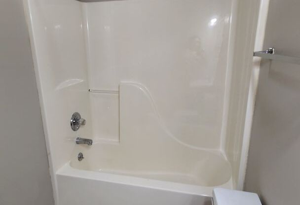Studio, 1 bath, 600 sqft, $615, Unit 128-09