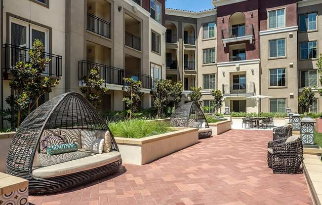 Ave_5_Adagio_West_Courtyard_Mission Viejo