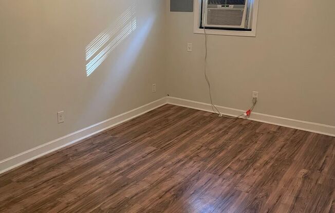 2 beds, 1 bath, $880, Unit 808