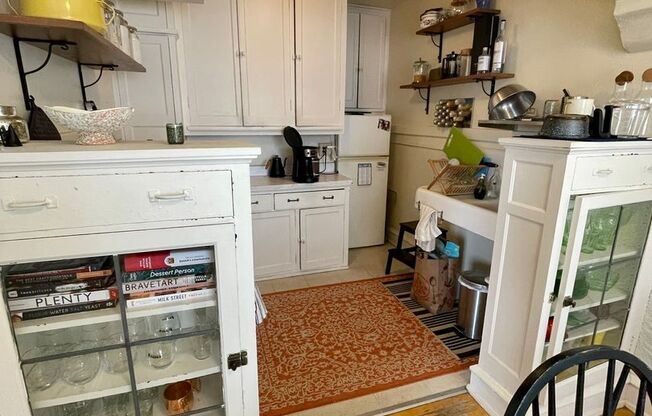 1 bed, 1 bath, $1,095, Unit 301