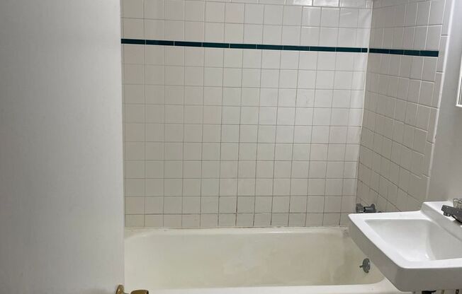 Studio, 1 bath, 400 sqft, $1,200, Unit 1020