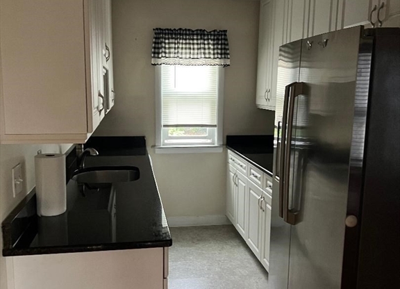 2 beds, 1 bath, $1,875, Unit 2