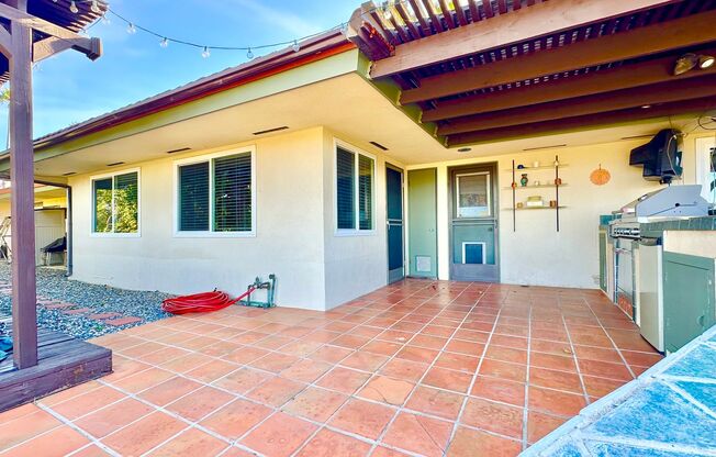 Lovely Studio Guest Home on Private Property with Million Dollar Views and a short distance to downtown Fallbrook!