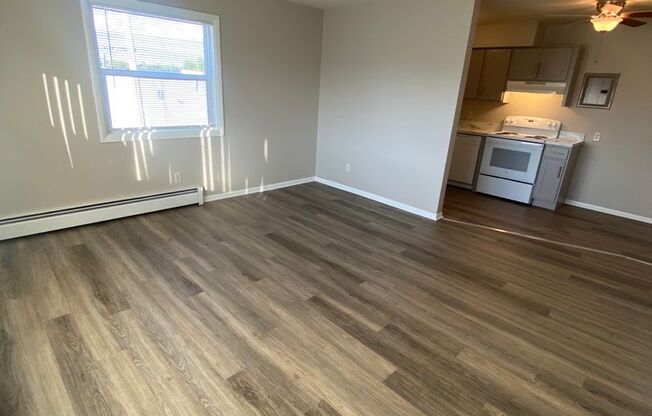 Upper 2 Bedroom Apartment Available!
