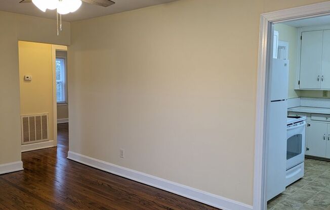 Great 2 Bedroom Home For Rent Near The Library!