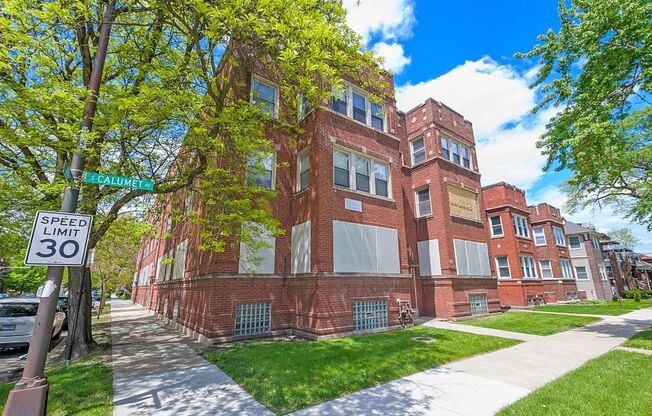 7556-58 S. Calumet Ave. / 320-28 E 76th St.