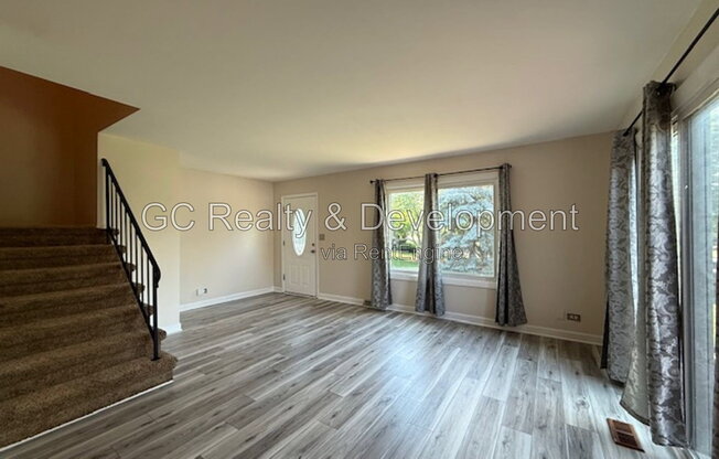 280 PADDOCK CIR