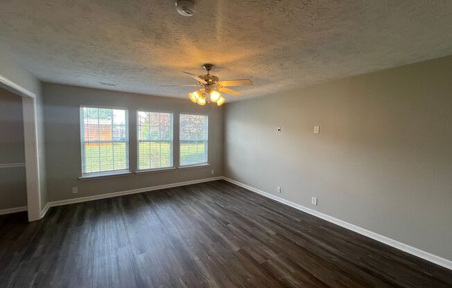 Available Now! *Half Off 1st Month's Rent!* 3 Bedroom 2.5 Bath Home in Lavergne - Lake Forest