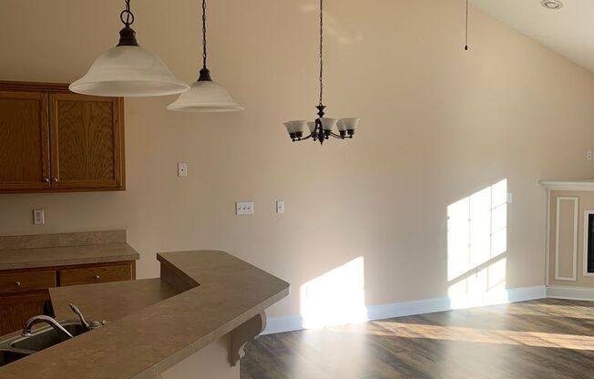 2 beds, 2 baths, 990 sqft, $1,115, Unit 918 B