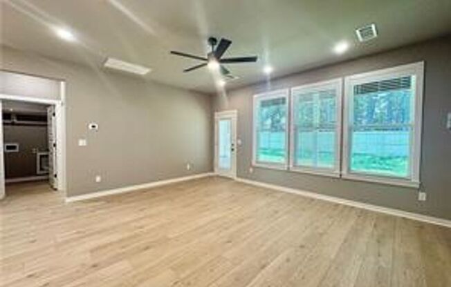 Nice New Construction Home in E Springdale