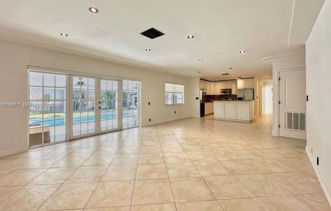 21020 NE 18TH CT MIAMI, FL 33179