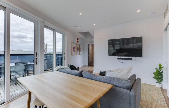 1 bed, 1 bath, 100 sqft, $1,400, Unit Suite 3 - Unit 2