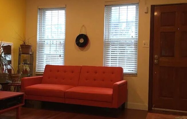 Stunning 2-Bedroom Townhome in Fishtown! Available mid-July!