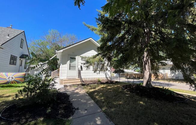 Phenomenal 2 Bedroom House in St. Paul Neighborhood! APPLY TODAY!