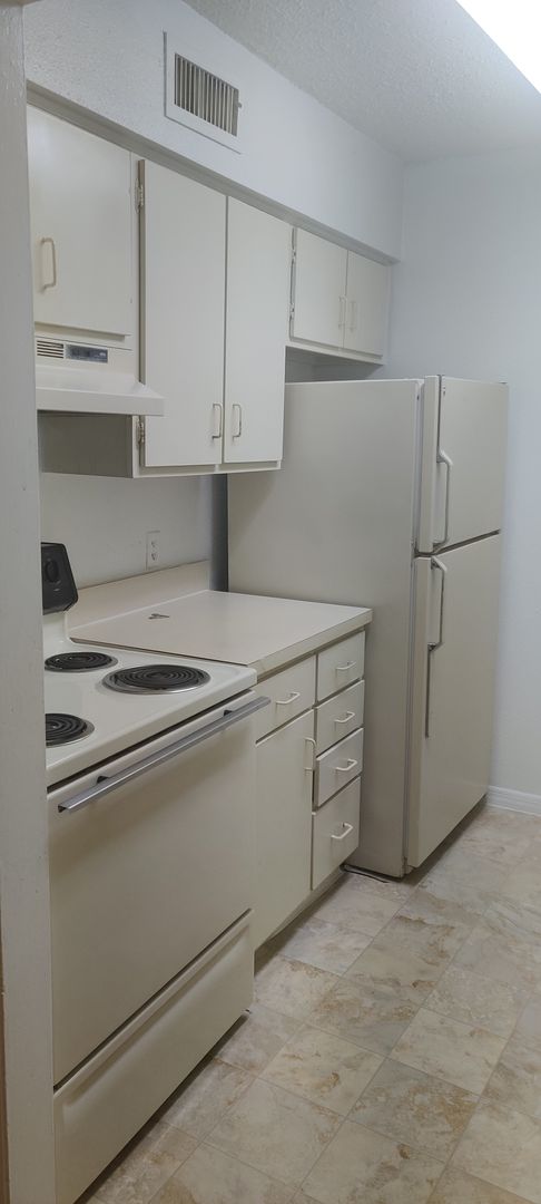 2 beds, 2 baths, 912 sqft, $1,300, Unit 315-102