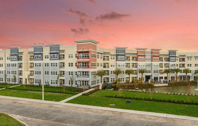 Grady Square Luxury Apartments in Tampa FL