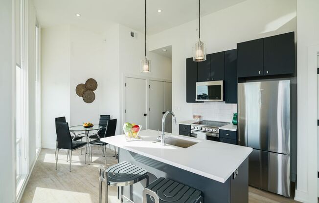2 beds, 2 baths, 865 sqft, $1,799, Unit Unit 202
