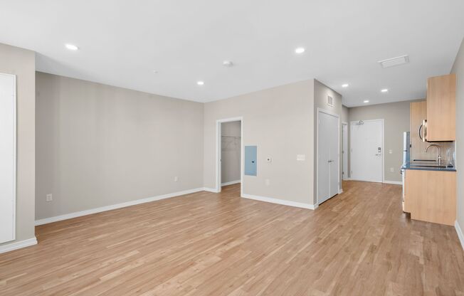 Studio, 1 bath, 548 sqft, $1,940, Unit 705