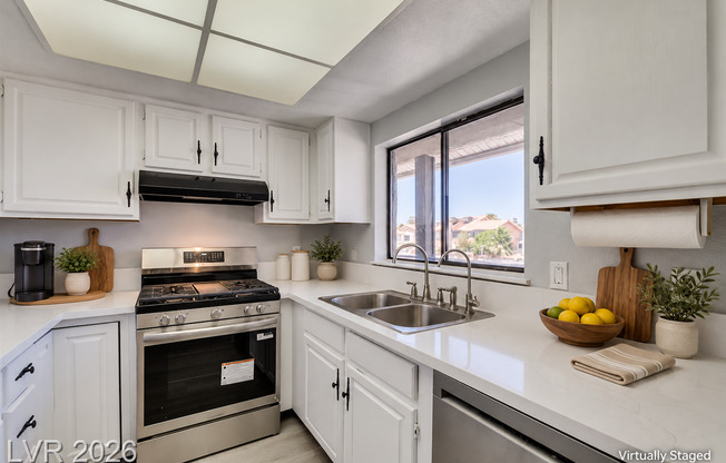 Updated Second -Floor 2Bed/2Bath Condo located in Green Valley North