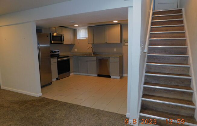 3 beds, 1 bath, $1,550, Unit 4622B