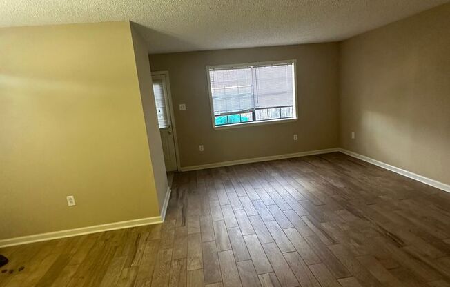 2 beds, 1.5 baths, 1,176 sqft, $1,075, Unit APT4