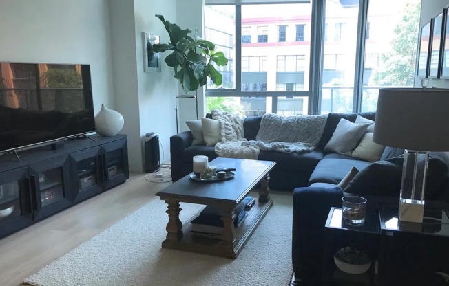 EPIC REA: 2 Bed/ 2 Bath Luxury Waterfront Living