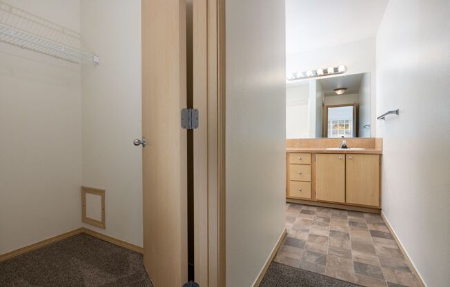 4 beds, 2.5 baths, 1,545 sqft, $2,395, Unit J8