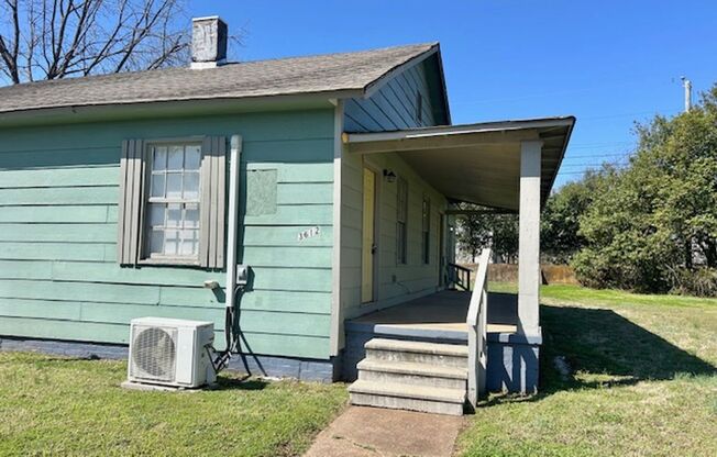 ONE BEDROOM/ONE BATH - CONVENIENT LOCATION!