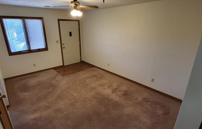 2 beds, 1 bath, 720 sqft, $955, Unit 1249-16