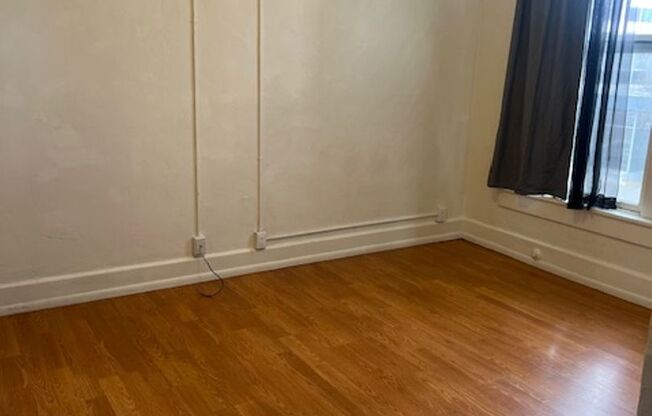 Studio, 1 bath, 200 sqft, $1,275, Unit 204